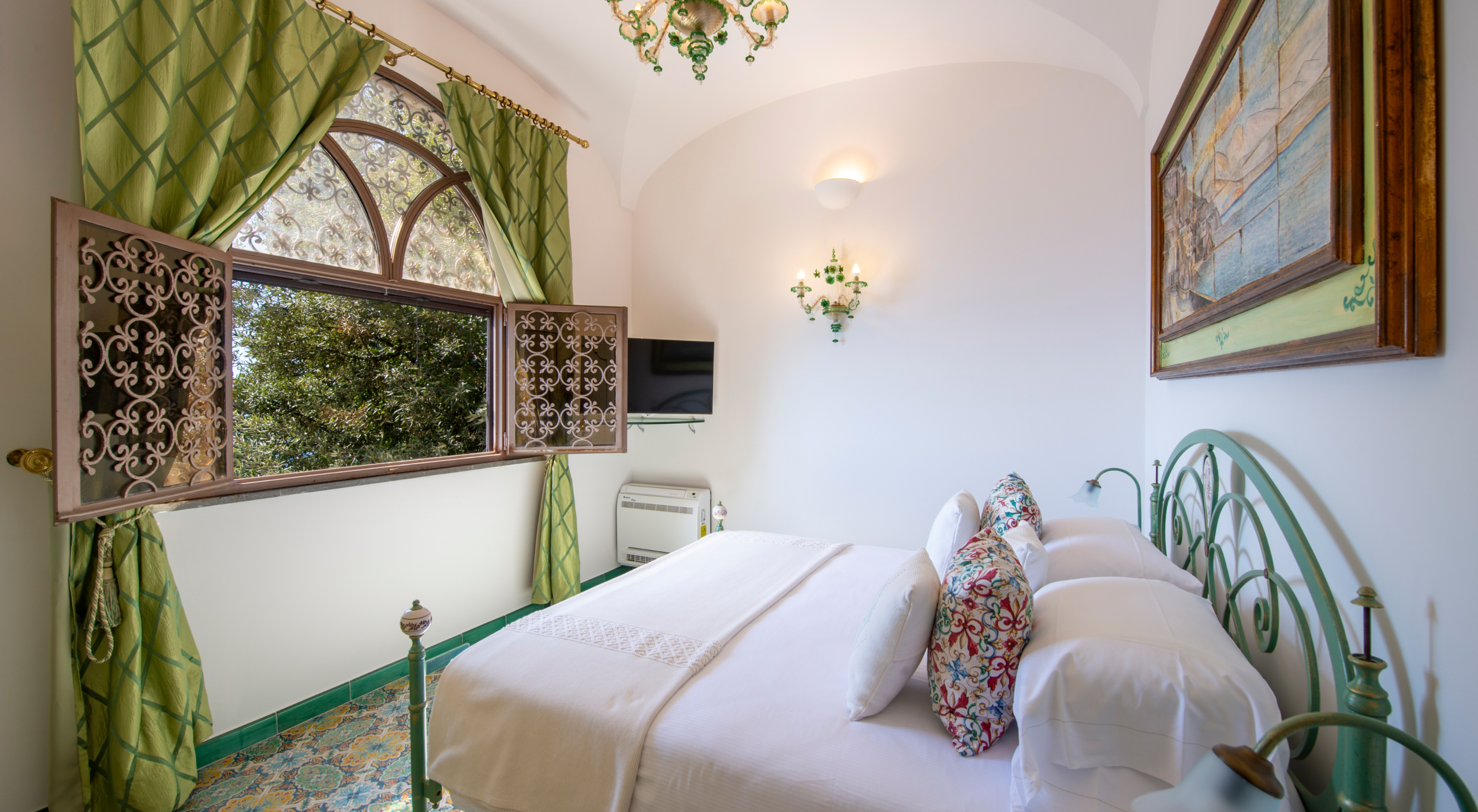 leb_capri_slider_home